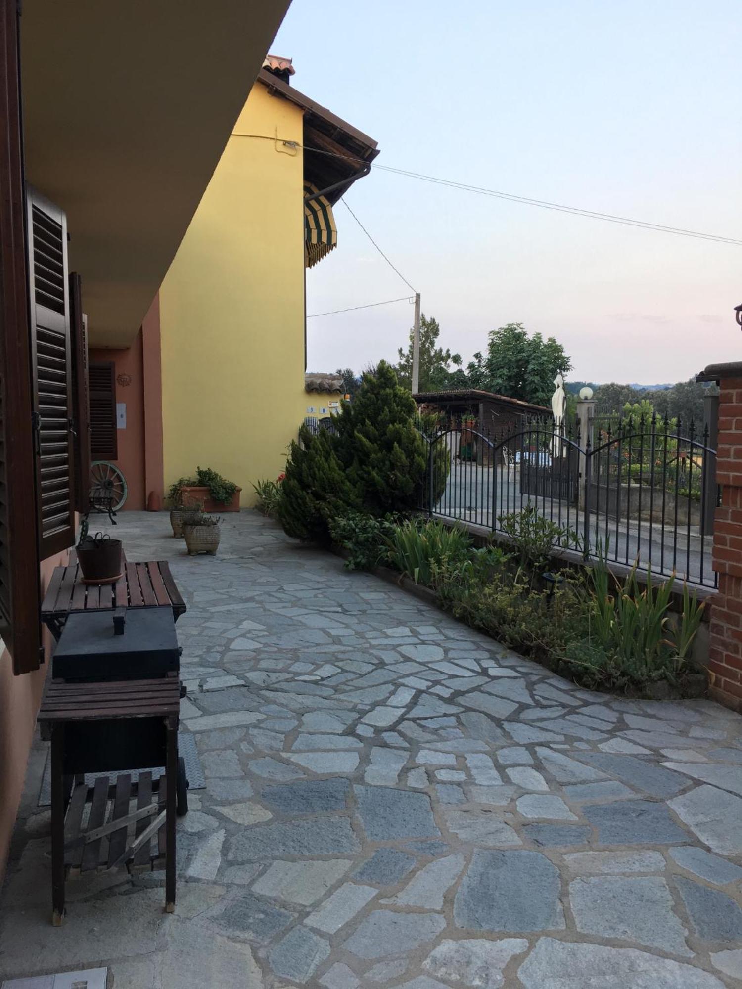 Relax Nel Noccioleto Guest House Novello Exterior foto